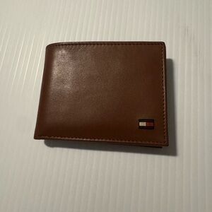 Tommy Hilfiger Tan Leather Wallet